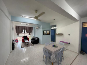 Quiet Corner 3 ROOMS FULL AIRCOND & NETFLIX by EZYROOM MELAKA